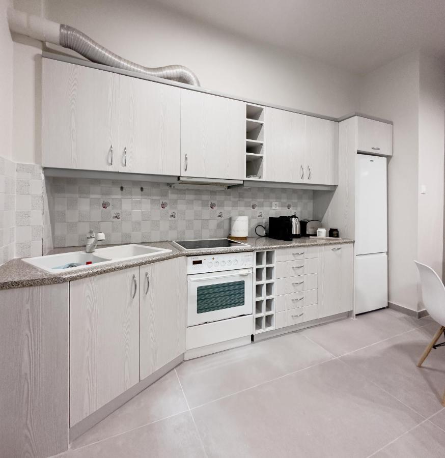 Metro Chic Haven: Modernized Urban Studio Near The Tram Atény Exteriér fotografie