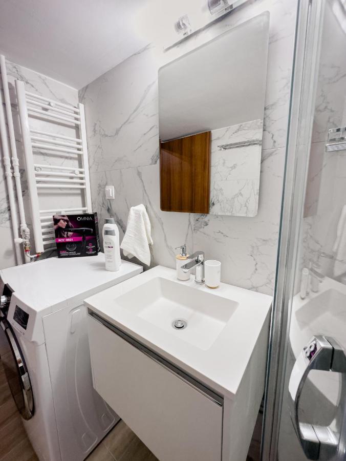 Metro Chic Haven: Modernized Urban Studio Near The Tram Atény Exteriér fotografie